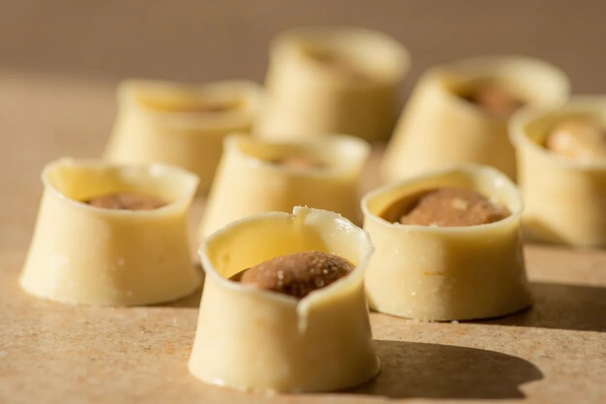 Chocolate Tempering: White Chocolate in practice — White chocolate bonbons and shells. Because the working window is so narrow, the tabling method is impractical for white chocolate — temperature control over the marble is too imprecise.