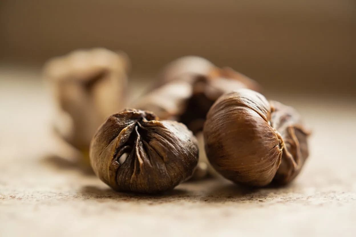 Black Garlic in its natural form. Black garlic is produced by holding whole garlic bulbs at 60–80°C in high humidity for several weeks to months—a controlled Maillard and Amadori reaction process (not fermentation in the microbial se… Tasting profile: S-allyl cysteine (stable, mild, antioxidant compound—no raw bite), Maillard sweetness (molasses, caramel, toffee), balsamic-acetic depth, tamarind-like dried fruit acidity.