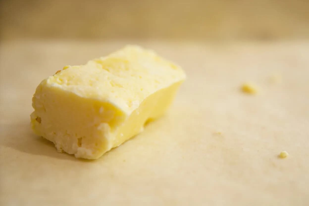 Cultured Butter in its natural form. Cultured butter is made from cream that has been fermented with lactic-acid bacteria before churning, developing a complex, tangy flavour that sets it apart from sweet-cream butter. Tasting profile: lactic tang (diacetyl, acetaldehyde), fresh cream richness, gentle butterscotch warmth, faint barnyard earthiness.