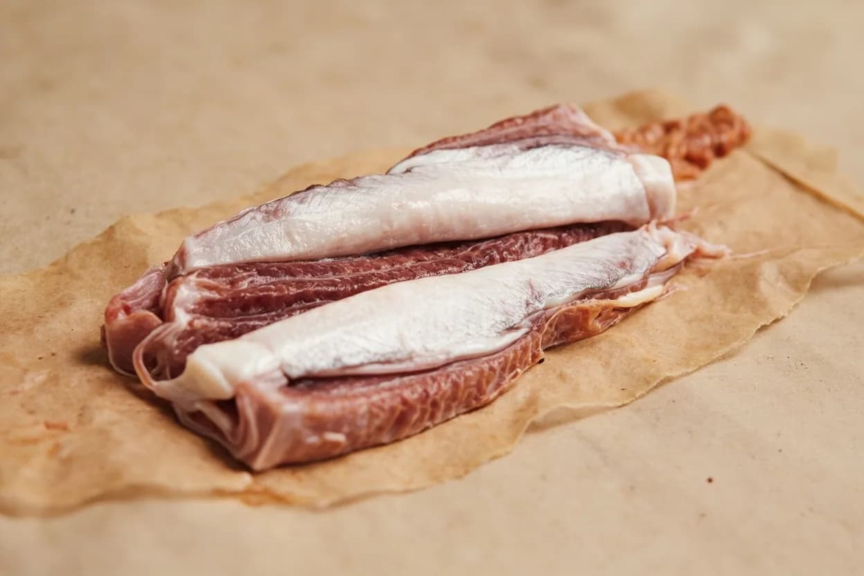 Where the butterfly fillet (herring / sardine method) lives on the source. Applied to small-to-medium round oily fish: European herring (Clupea harengus), Atlantic sardine / pilchard (Sardina pilchardus), Pacific sardine, mackerel (Scomber scombrus), rainbow smelt, sprat, a….