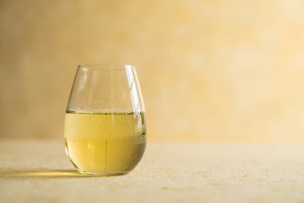 White Wine in its natural form. In culinary contexts, 'white wine' means dry to off-dry fermented grape juice — typically Chardonnay, Sauvignon Blanc, Pinot Grigio, or Muscadet — added to food during cooking to provide acid, fruit … Tasting profile: bright tartaric and malic acidity, fruit esters — citrus, green apple, pear, peach depending on variety, subtle floral notes (particularly Sauvignon Blanc, Riesling), clean mineral backbone.